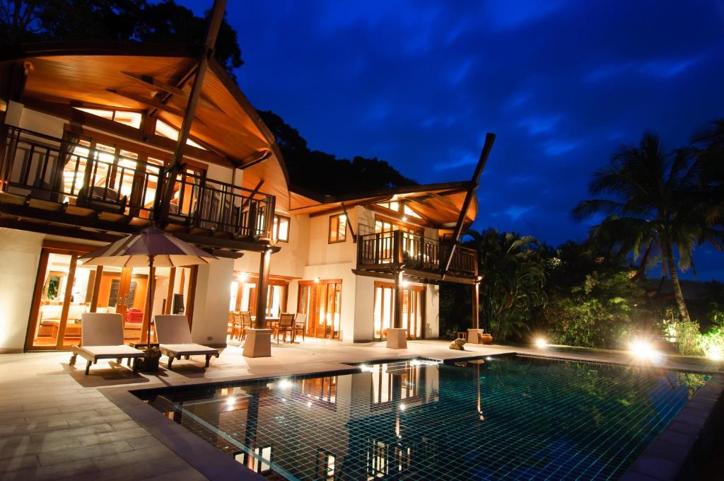 Бунгало в отеле The Village Coconut Island Beach Resort 5 звезд