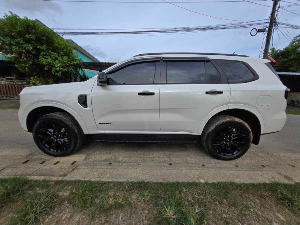 Белый Ford Everest 2.0 diesel