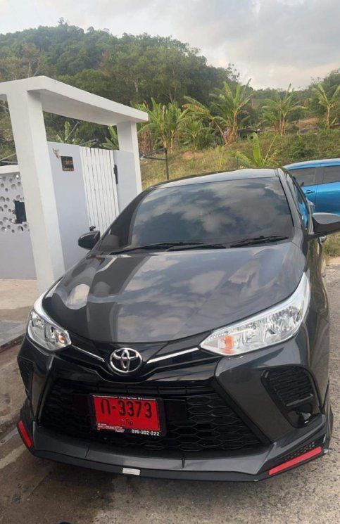 Хэтчбек Toyota Yaris