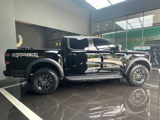 Черный Ford Raptor V6 397 hp