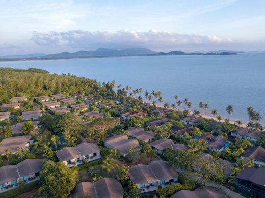 Бунгало в отеле The Village Coconut Island Beach Resort 5 звезд