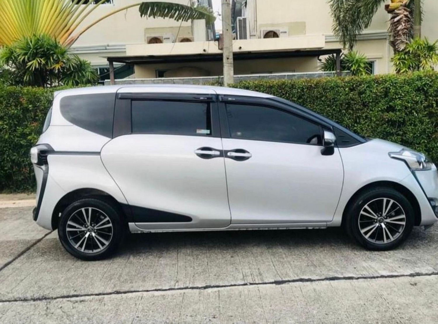 Toyota Sienta 2022