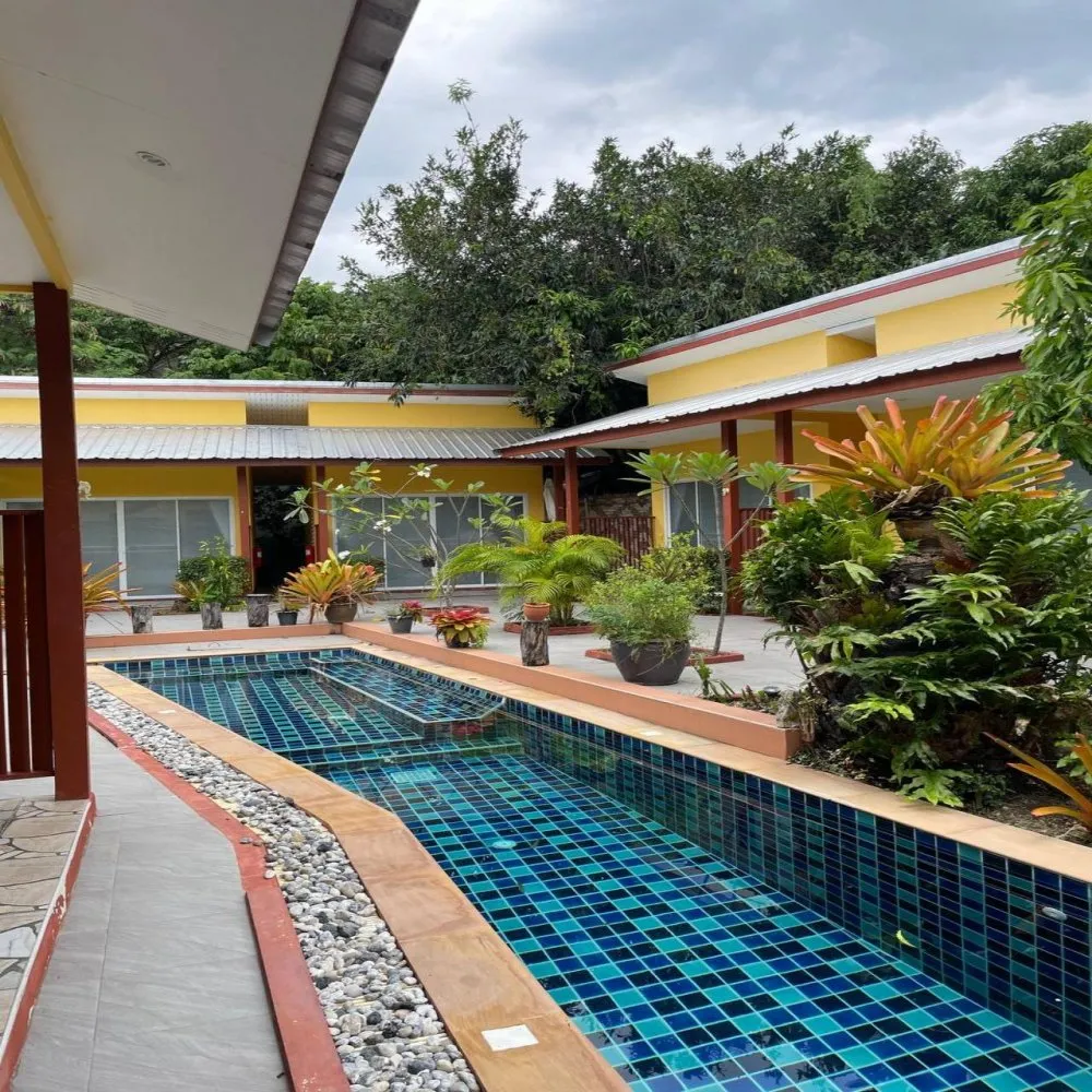 Просторный бунгало с доступом к бассейну, 1 спальня, Карон